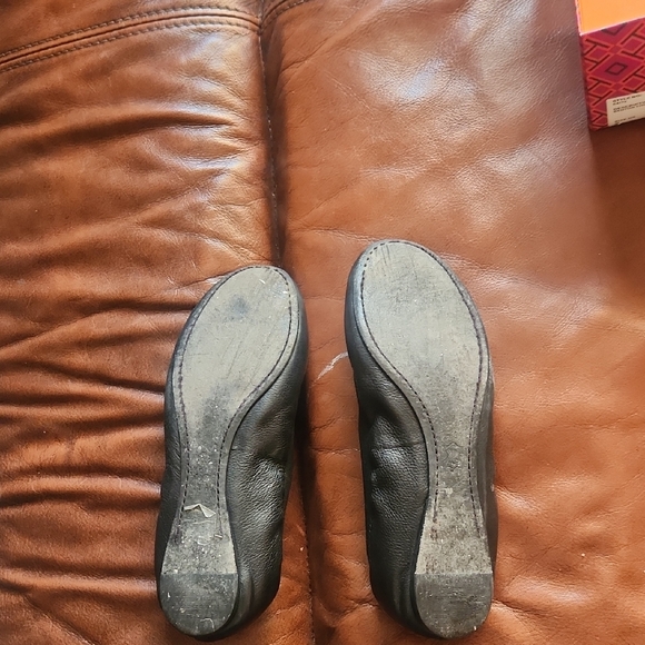 Tory Burch Black Leather Flats with Gold Logo - Picture 4 of 8